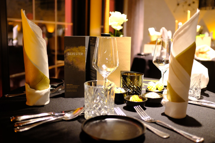 Silvesterparty in der Schatzkammer, Burghof, Bachseite
